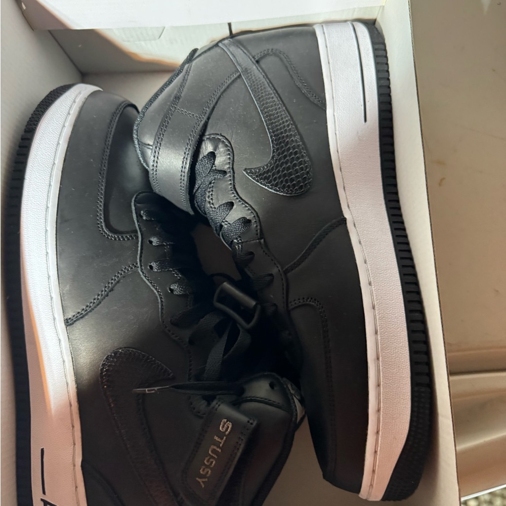 Nike Black and White Sneakers